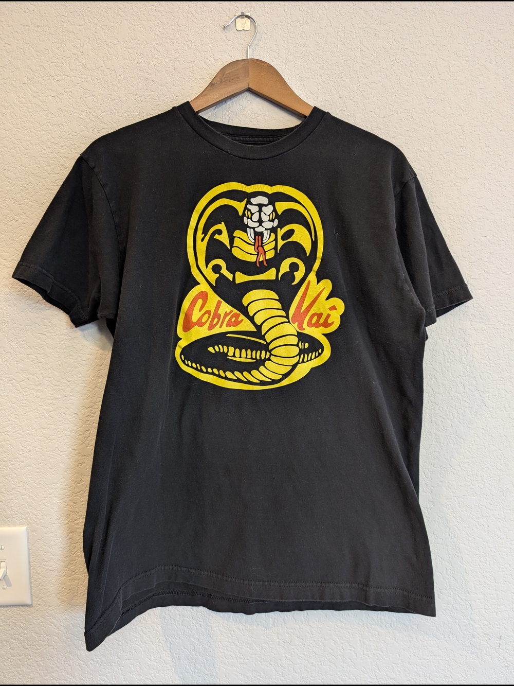 Cobra Kai Official Men's Sz L Black Tee with Yellow Graphic